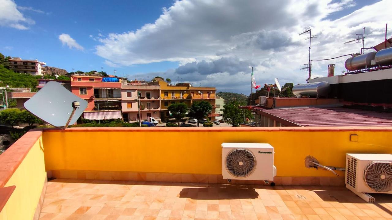 Casa Soprano Da Anita * Messina